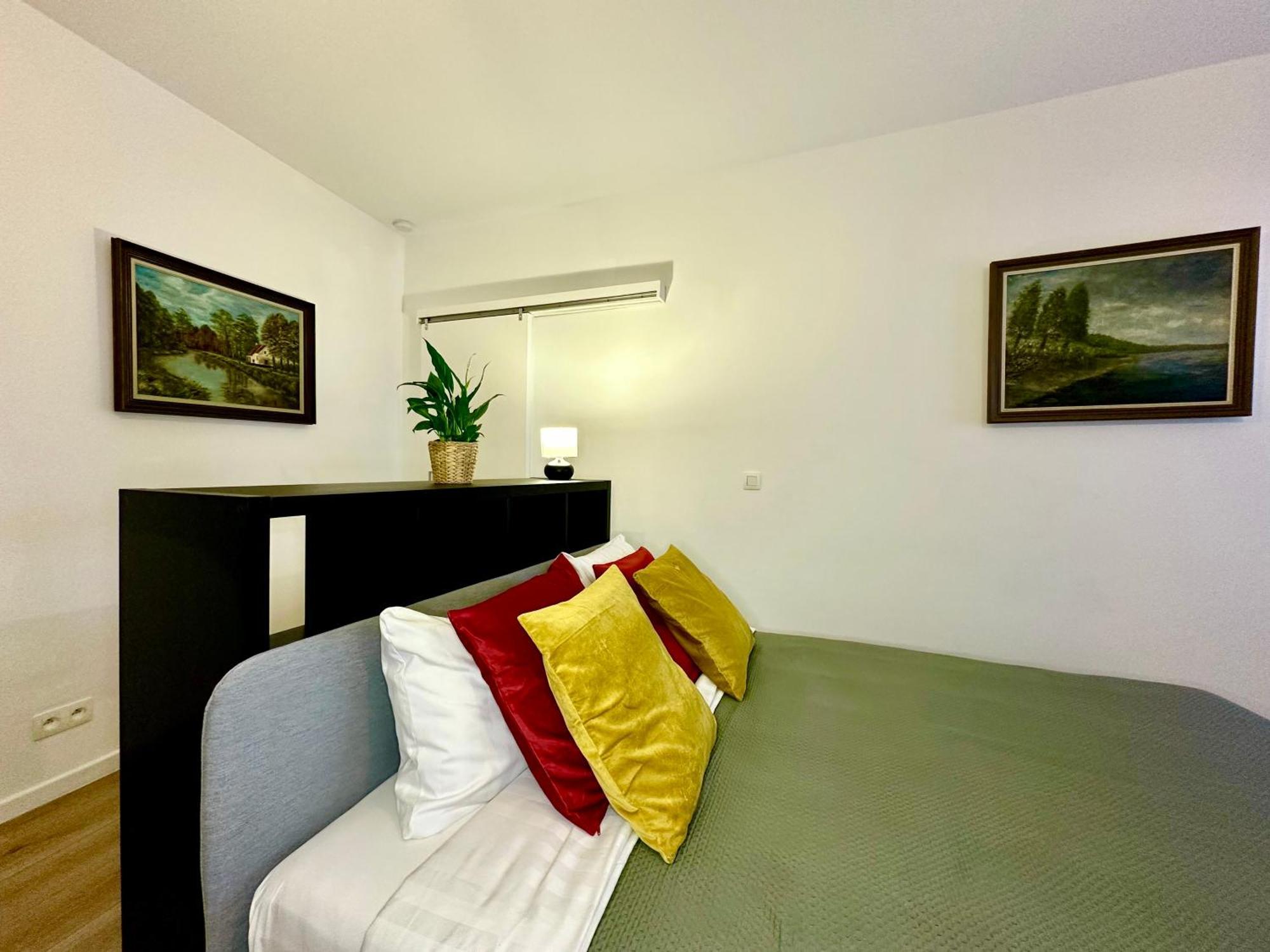 Luxury Apartment *